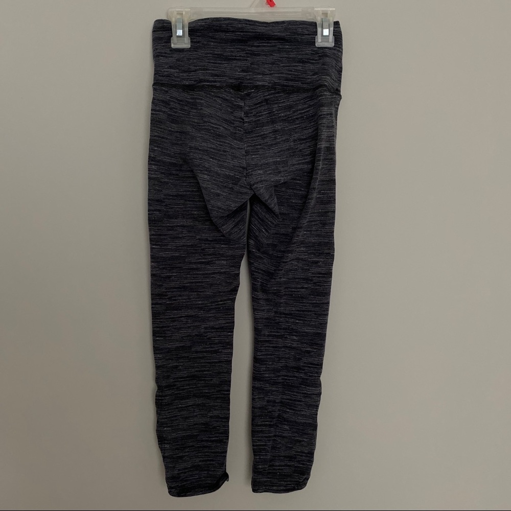 Aerie Chill. Play. Move. 3/4 Crop Gray Leggings - Picture 4 of 10